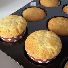 A picture of Lemon cupcakes.
