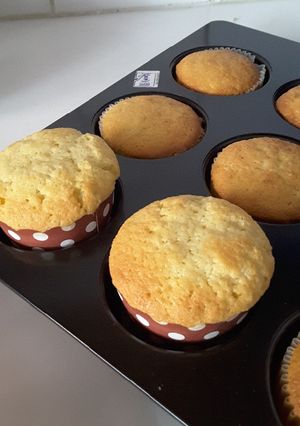 A picture of Lemon cupcakes.