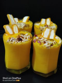 ম‍্যাঙ্গো মিল্ক শেক (Mango milkshake recipe in Bengali) রেসিপির প্রধান ছবি