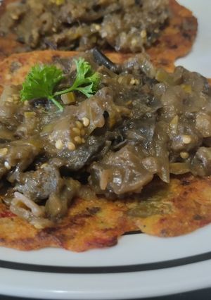 Una foto de Salteado de berenjenas y cebolla🍆🧄🌰