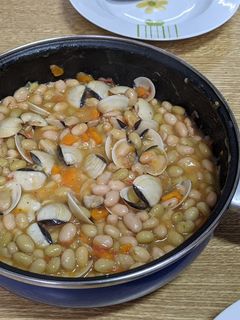 Una foto de Pochas rápidas con almejas