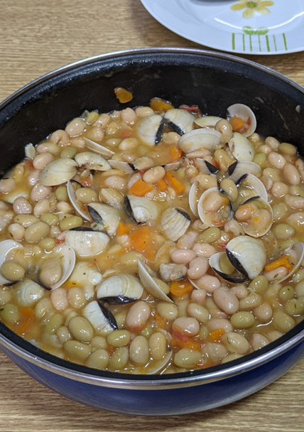 Una foto de Pochas rápidas con almejas