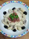 Gnocchi 🥔, champiñones 🍄, salsa de trufa y crujiente jamón