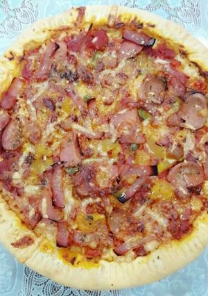 Hình của món Pizza đế mỏng giòn tan.