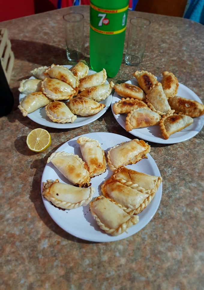 Una foto de Empanadas de Carne al horno & Fritas