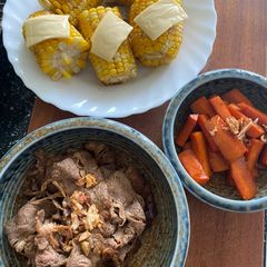 A picture of Super Lunch: grilled corn, carrot and beef.