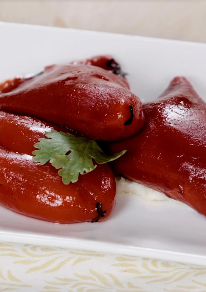 Una foto de Pimientos rellenos de brandada de bacalao - Estuche de Vapor |Lékué