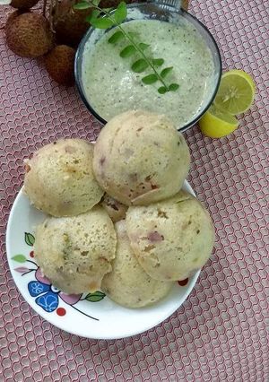 A picture of Oats rava idlies with the stuffing ofveggies nuts and fruits.