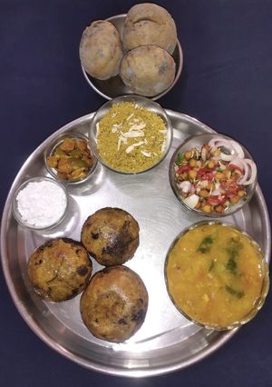 दाल बाफला (dal bafla recipe in Hindi) रेसिपी मुख्य फोटो
