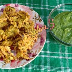 A picture of Lachedar Aloo ke Pakore.