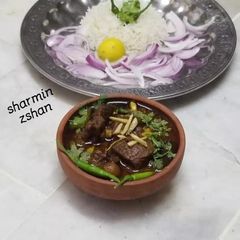 A picture of Alo baingan gosht (mutton gravy).