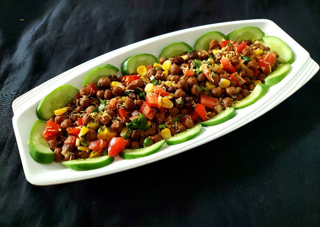 Deshi Chana Salad