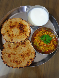 A picture of Kathiyawadi Thali.