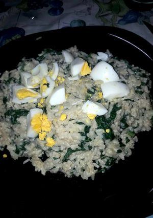 Una foto de Arroz con espinaca y mucho queso😋