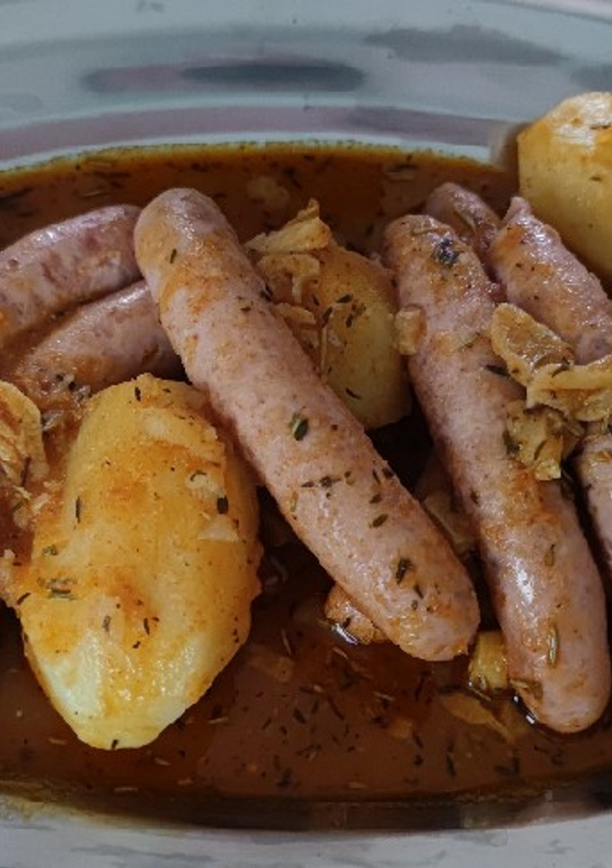 Una foto de Longanizas al Ajillo y Pimentón con papas