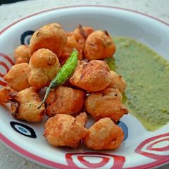 A picture of Urad Moong ke Pakode.