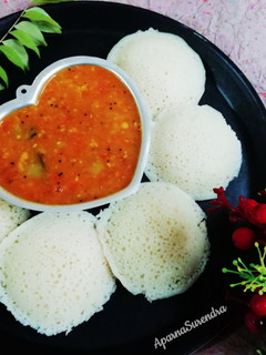 इडली सांबर (Idli Sambar recipe in Hindi) रेसिपी मुख्य फोटो