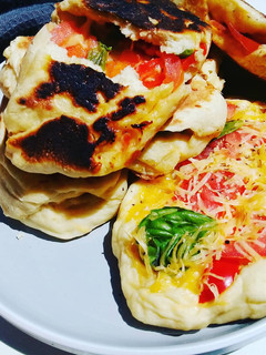 A picture of Mini pizza folds.