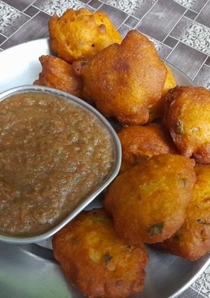 A picture of Dal rice vada.