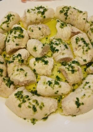 Una foto de Huevas cocidas con aceite, ajo y perejil Exprés