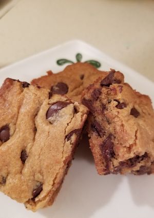 A picture of Chocolate Chip Peanut Butter Brownies.