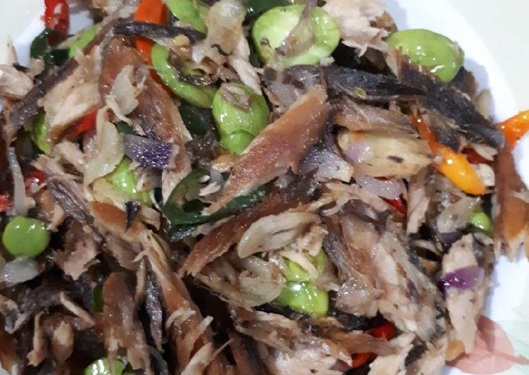 Langkah Mudah untuk Menyiapkan Tongkol suir pete, Lezat Sekali