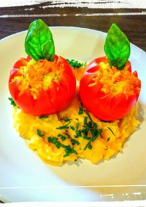 Una foto de Tomates Rellenos con Puré Mixto