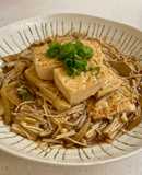 板豆腐燴金針菇 [蔬食］