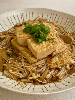 板豆腐燴金針菇 [蔬食］ 的食譜成品照片