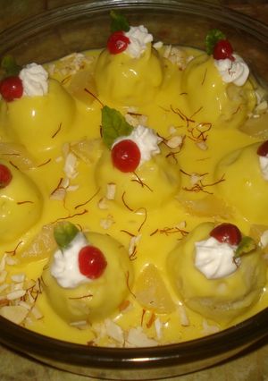 A picture of Pineapple stuffed pineapple ball payasum.