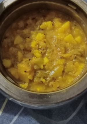शिमला मिर्च और आलू की सब्ज़ी (shimla mirch aur aloo ki sabzi recipe in Hindi) रेसिपी मुख्य फोटो