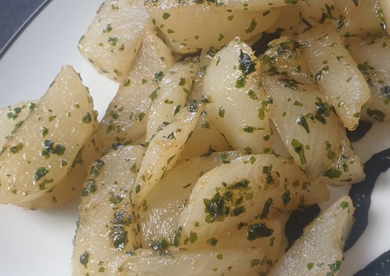 Navets caramélisés à la sauce soja et au gingembre