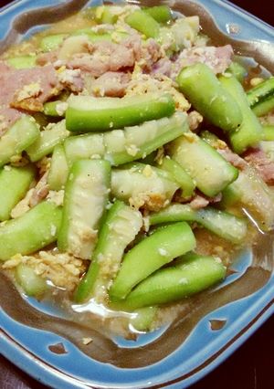 รูปของ บวบผัดไข่กับหมูหมัก