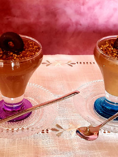 Una foto de Postre de turrón de chocolate negro a la naranja