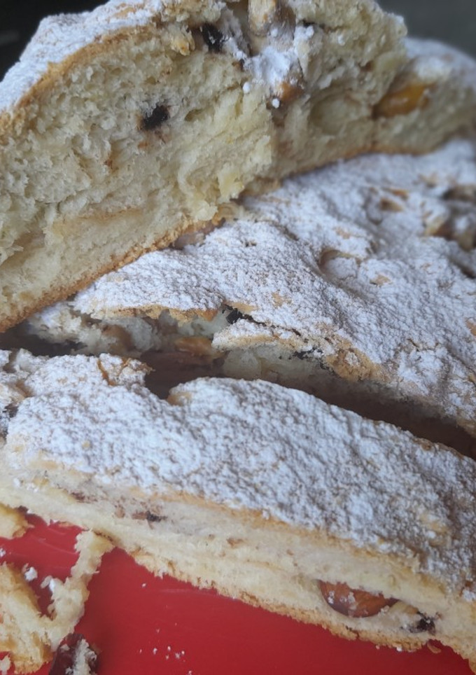 Una foto de Stollen, pan dulce Alemán