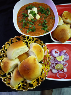 होम मेड पाव (Homemade pav recipe in Hindi) रेसिपी मुख्य फोटो