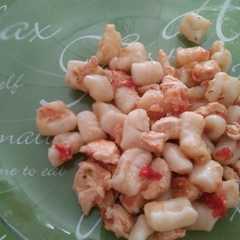 Una foto de Ñoquis de papas con salsa roja de pollo