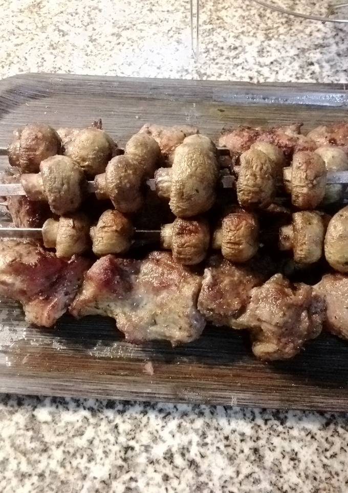 Соковитий шашлик із грибочками