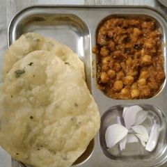 A picture of Chole bhature.