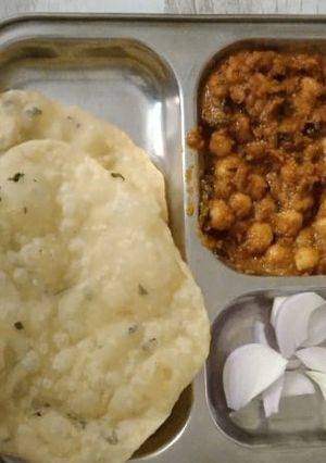 A picture of Chole bhature.