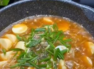 Hình của món Đậu hũ trứng sốt thịt bằm.