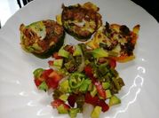 Una foto de ensalada con morron