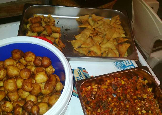 Spring roll,samosa,Gizdodo, and Nigeria puff puff