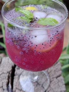 રોઝ મોઇતો (Rose Mojito Recipe In Gujarati) રેસીપી મુખ્ય ફોટો