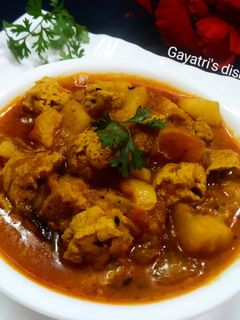 आलू सोयाबीन की सब्जी (aloo soyabeen ki sabzi recipe in Hindi) रेसिपी मुख्य फोटो