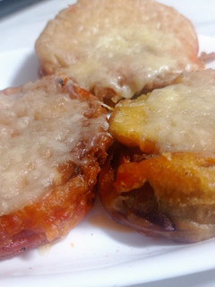 Una foto de Berenjenas rellenas de sobrasada y queso
