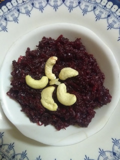 बीटरुट गाजर का हलवा (Beetroot gajar Ka Halwa recipe in Hindi) रेसिपी मुख्य फोटो