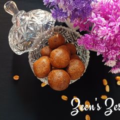 A picture of Peanut Jaggery Laddoos.