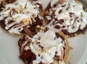 Una foto de tostadas de pollo