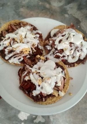 Una foto de Tostada de pollo